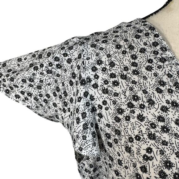 Adrianna Papell Medium Top Floral Flutter Cap Sleeves V-Neck Lightweight White - Picture 3 of 9